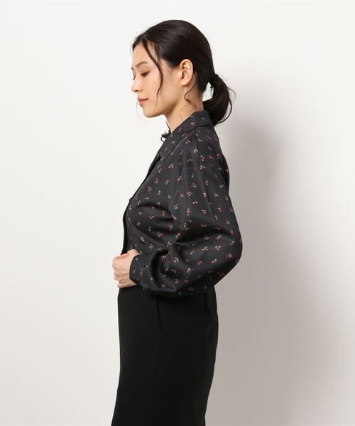 Charles Chaton（シャルルシャトン）の「チェリーフラワーシャツ（シャツ/ブラウス・レディース・ブラック/ホワイト・FREE）」の3枚目の写真