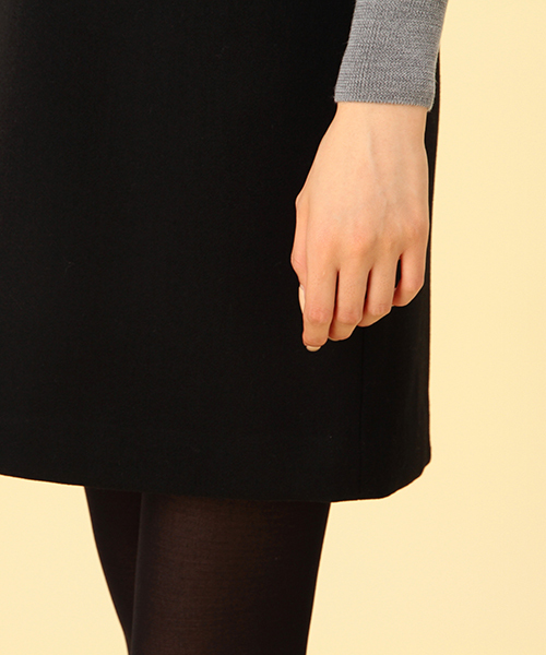 Demi-Luxe BEAMS（デミルクス ビームス）の「Demi-Luxe BEAMS / Vネック ノースリーブワンピース（ワンピース・レディース・ベージュ/ブラック・36/38）」の9枚目の写真