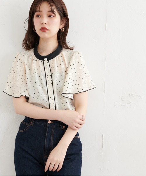 natural couture(ナチュラルクチュール)の「【WEB限定カラー有り】パール釦ポイントバイカラーフレア袖ブラウス(シャツ/ブラウス・レディース・サックスブルー/アイボリー/その他1/その他2/その他3/ピンクベージュ・FREE)」の17枚目の写真