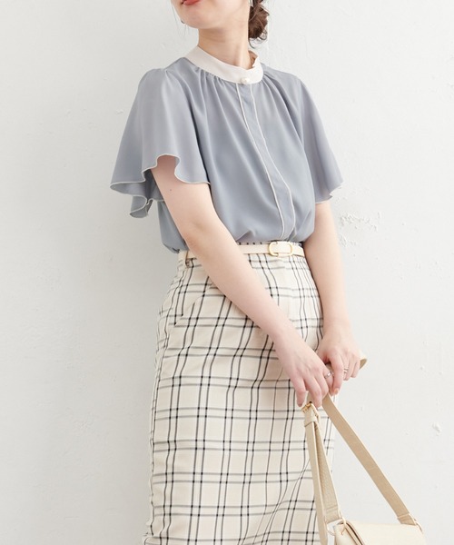 natural couture(ナチュラルクチュール)の「【WEB限定カラー有り】パール釦ポイントバイカラーフレア袖ブラウス(シャツ/ブラウス・レディース・サックスブルー/アイボリー/その他1/その他2/その他3/ピンクベージュ・FREE)」の14枚目の写真