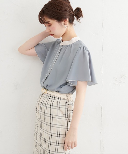 natural couture(ナチュラルクチュール)の「【WEB限定カラー有り】パール釦ポイントバイカラーフレア袖ブラウス(シャツ/ブラウス・レディース・サックスブルー/アイボリー/その他1/その他2/その他3/ピンクベージュ・FREE)」の12枚目の写真