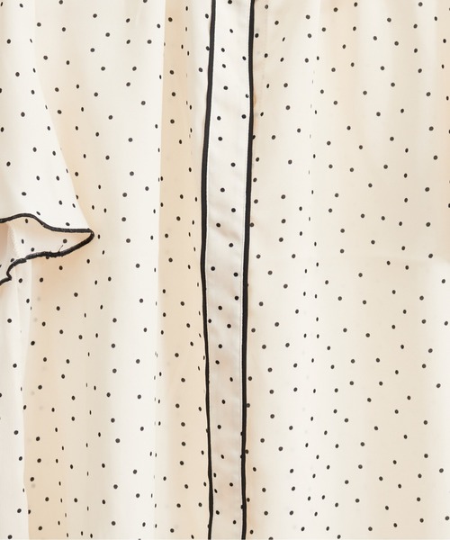 natural couture(ナチュラルクチュール)の「【WEB限定カラー有り】パール釦ポイントバイカラーフレア袖ブラウス(シャツ/ブラウス・レディース・サックスブルー/アイボリー/その他1/その他2/その他3/ピンクベージュ・FREE)」の21枚目の写真