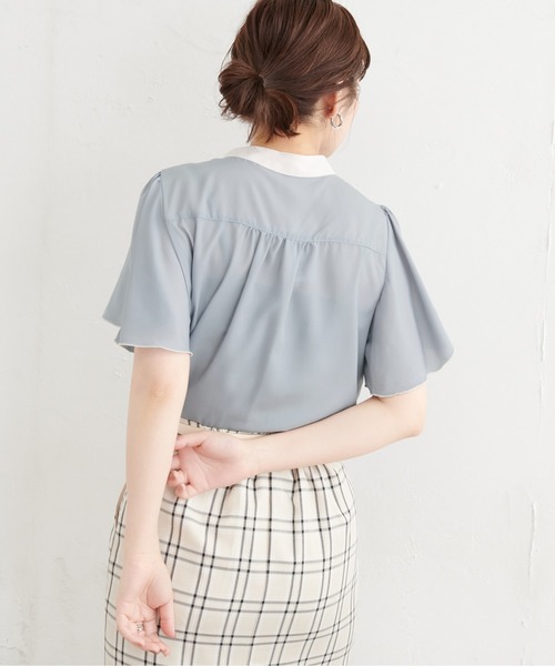 natural couture(ナチュラルクチュール)の「【WEB限定カラー有り】パール釦ポイントバイカラーフレア袖ブラウス(シャツ/ブラウス・レディース・サックスブルー/アイボリー/その他1/その他2/その他3/ピンクベージュ・FREE)」の13枚目の写真