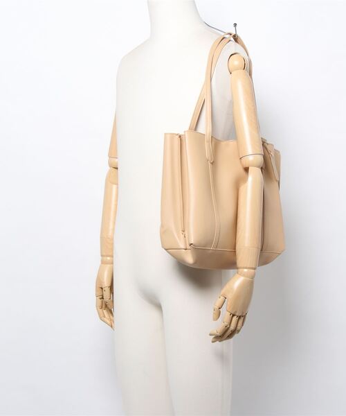 LA VORAGINE（ラ ヴォラジネ）の「スクエアトートバッグ（トートバッグ・レディース・アイボリー/ベージュ/ブラック/ブラウン・FREE）」の17枚目の写真