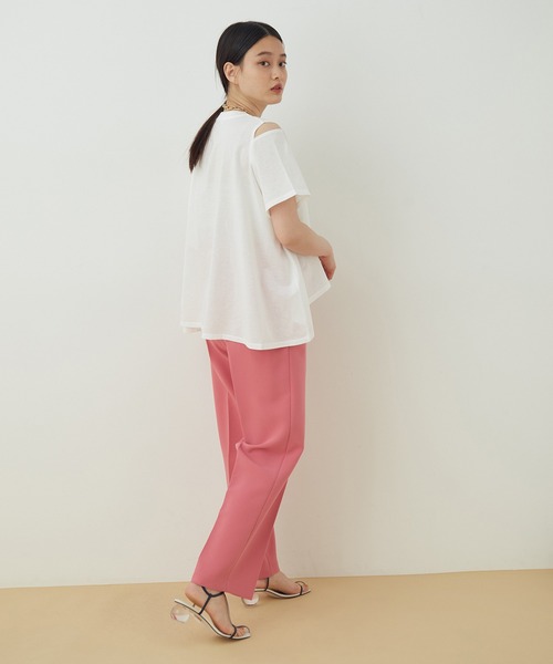 ADAM ET ROPE'（アダムエロペ）の「オープンショルダースリットTシャツ（Tシャツ/カットソー・レディース・ホワイト/ブラック/ベージュ/ピンク・FREE）」の9枚目の写真