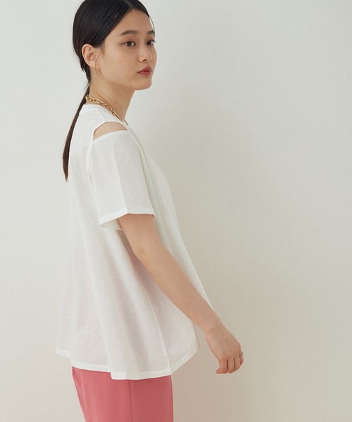 ADAM ET ROPE'（アダムエロペ）の「オープンショルダースリットTシャツ（Tシャツ/カットソー・レディース・ホワイト/ブラック/ベージュ/ピンク・FREE）」の16枚目の写真