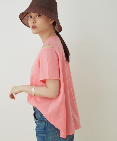 ADAM ET ROPE'（アダムエロペ）の「オープンショルダースリットTシャツ（Tシャツ/カットソー・レディース・ホワイト/ブラック/ベージュ/ピンク・FREE）」の17枚目の写真