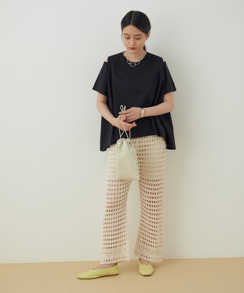 ADAM ET ROPE'（アダムエロペ）の「オープンショルダースリットTシャツ（Tシャツ/カットソー・レディース・ホワイト/ブラック/ベージュ/ピンク・FREE）」の18枚目の写真