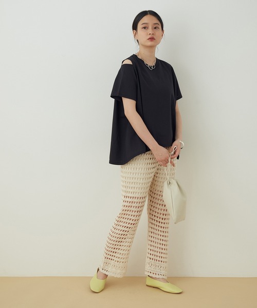 ADAM ET ROPE'（アダムエロペ）の「オープンショルダースリットTシャツ（Tシャツ/カットソー・レディース・ホワイト/ブラック/ベージュ/ピンク・FREE）」の19枚目の写真