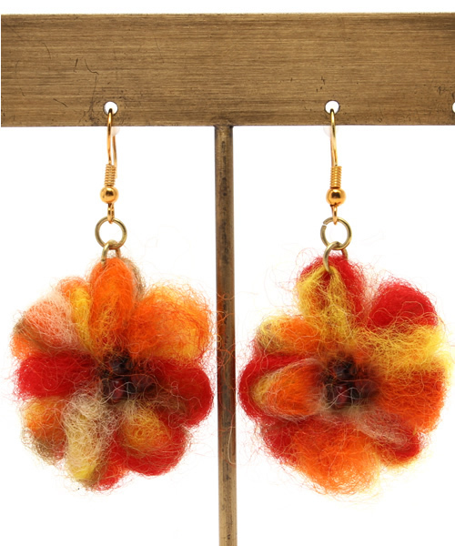 チャイハネ(チャイハネ)の「【チャイハネ】モフアピアス(ピアス(両耳用)・レディース・その他1/カラフル/グリーン/ブルー/レッド・FREE)」の3枚目の写真