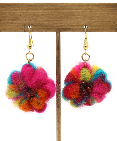 チャイハネ(チャイハネ)の「【チャイハネ】モフアピアス(ピアス(両耳用)・レディース・その他1/カラフル/グリーン/ブルー/レッド・FREE)」の5枚目の写真