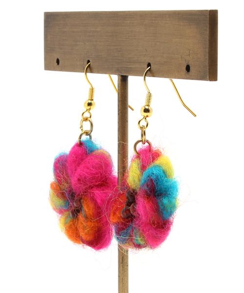 チャイハネ(チャイハネ)の「【チャイハネ】モフアピアス(ピアス(両耳用)・レディース・その他1/カラフル/グリーン/ブルー/レッド・FREE)」の6枚目の写真