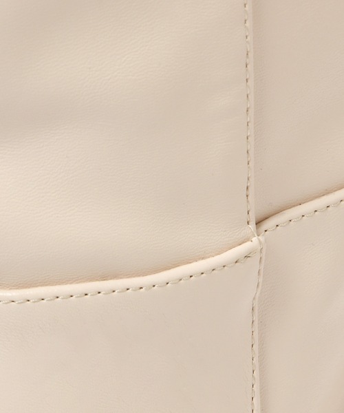 Andemiu（アンデミュウ）の「スクエアトゥロングブーツ215865（ブーツ・レディース・アイボリー/ブラック・LARGE/MEDIUM/SMALL）」の20枚目の写真