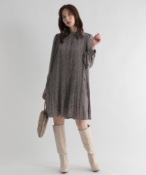 Andemiu（アンデミュウ）の「スクエアトゥロングブーツ215865（ブーツ・レディース・アイボリー/ブラック・LARGE/MEDIUM/SMALL）」の5枚目の写真