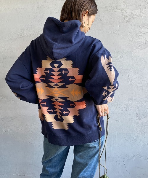 PENDLETON（ペンドルトン）の「【Begin 12月号掲載】[PENDLETON/ペンドルトン] 別注 バックプリント スウェットパーカー（パーカー・レディース・ホワイト/ブラック/ネイビー/グレー・S/M/L/XL）」の4枚目の写真