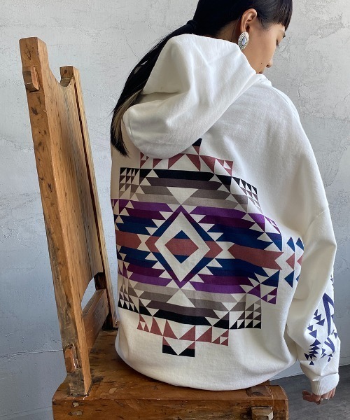 PENDLETON（ペンドルトン）の「【Begin 12月号掲載】[PENDLETON/ペンドルトン] 別注 バックプリント スウェットパーカー（パーカー・レディース・ホワイト/ブラック/ネイビー/グレー・S/M/L/XL）」の2枚目の写真