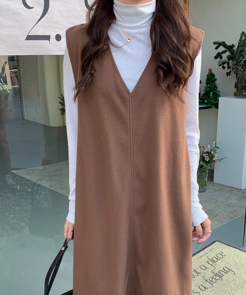 Diosfront（ディオスフロント）の「フェイクウールVネックマキシワンピース（ワンピース・レディース・ベージュ/ブラック/ブルーグリーン/ダークグリーン/キャメル/ネイビー/グレー/ブラウン・M/L/XL）」の3枚目の写真