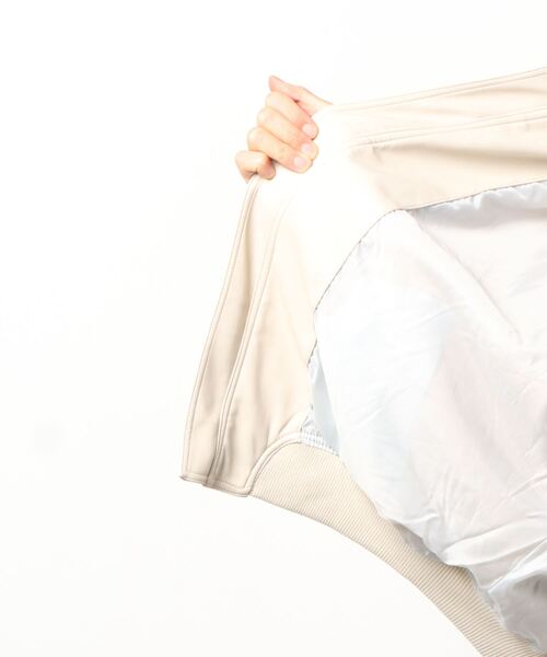 8(eight)(エイト)の「PUボマージャケット(ライダースジャケット・メンズ・アイボリー/グレイッシュブルー/ブラック・MEDIUM/LARGE)」の4枚目の写真