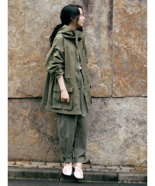 Ungrid（アングリッド）の「ヘムデザインミリタリーパンツ（その他パンツ・レディース・オフホワイト/カーキ・SMALL/MEDIUM）」の12枚目の写真