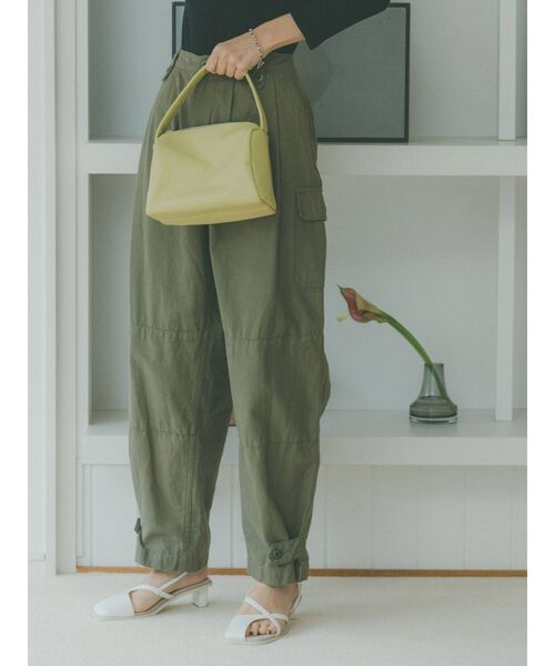 Ungrid（アングリッド）の「ヘムデザインミリタリーパンツ（その他パンツ・レディース・オフホワイト/カーキ・SMALL/MEDIUM）」の13枚目の写真