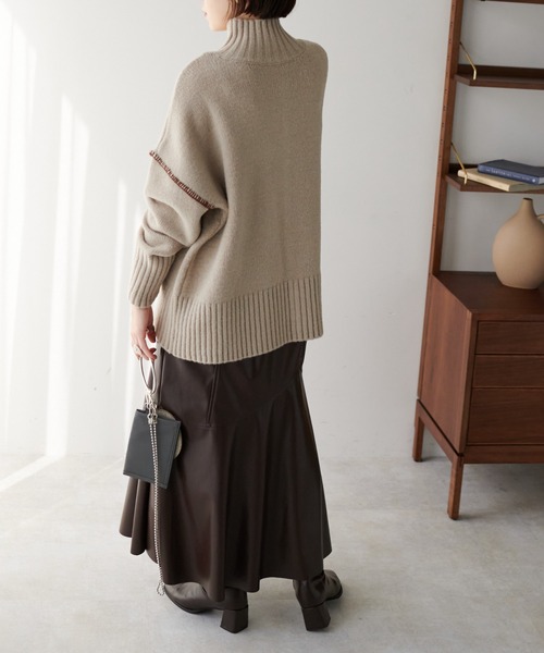 DISCOAT（ディスコート）の「【前後2WAY】カガリステッチビッグプルオーバー（ニット/セーター・レディース・ブラック/アイボリー/グリーン系その他/グレイッシュベージュ・FREE）」の18枚目の写真