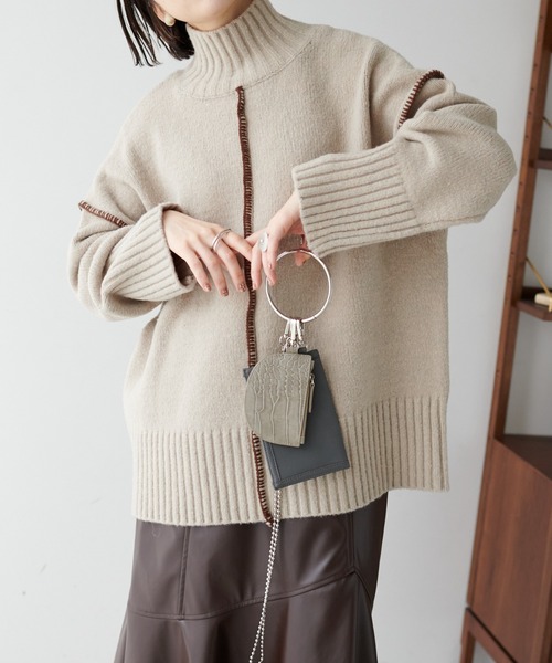 DISCOAT（ディスコート）の「【前後2WAY】カガリステッチビッグプルオーバー（ニット/セーター・レディース・ブラック/アイボリー/グリーン系その他/グレイッシュベージュ・FREE）」の8枚目の写真