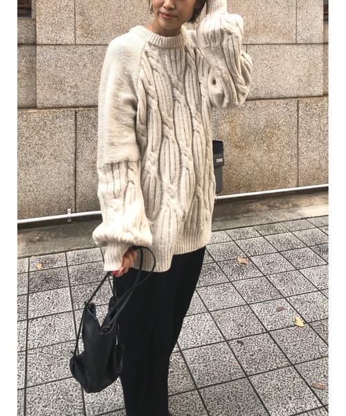 ulu（ウル）の「Over silhouette cable knit（ニット/セーター・レディース・ホワイト・FREE）」の4枚目の写真