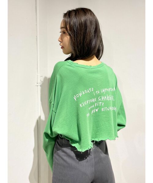 EMODA（エモダ）の「カットオフメッセージロングTシャツ（Tシャツ/カットソー・レディース・ホワイト/ブラック/ベージュ/グリーン・FREE）」の4枚目の写真