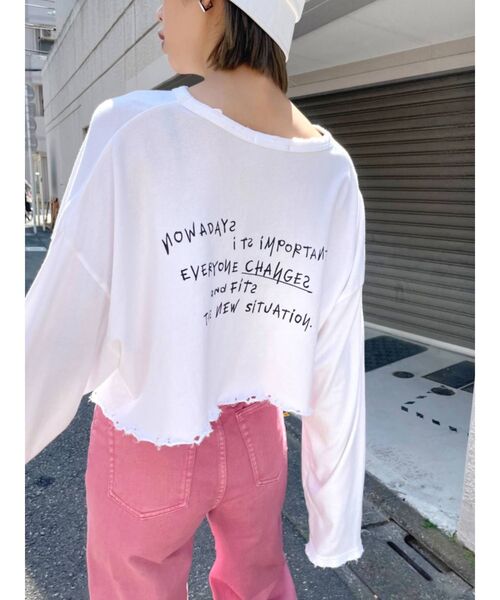 EMODA（エモダ）の「カットオフメッセージロングTシャツ（Tシャツ/カットソー・レディース・ホワイト/ブラック/ベージュ/グリーン・FREE）」の12枚目の写真
