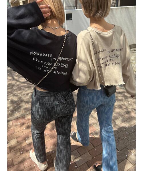 EMODA（エモダ）の「カットオフメッセージロングTシャツ（Tシャツ/カットソー・レディース・ホワイト/ブラック/ベージュ/グリーン・FREE）」の15枚目の写真