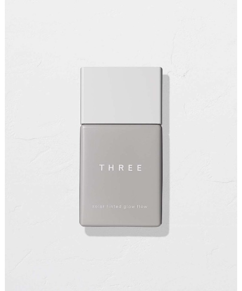 THREE(スリー)の「THREE ソーラーティンティドグローフロー(ファンデーション・レディース・01/02/03【ミドルカラー】/04/05/06/07・FREE)」の4枚目の写真