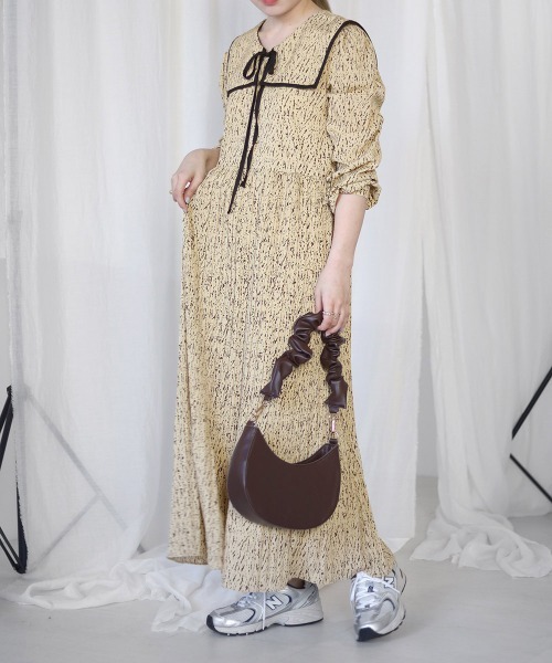 Bab（バブ）の「パイピングカラープリーツワンピース（ワンピース・レディース・ブラック/ベージュ/ブラウン・M）」の16枚目の写真