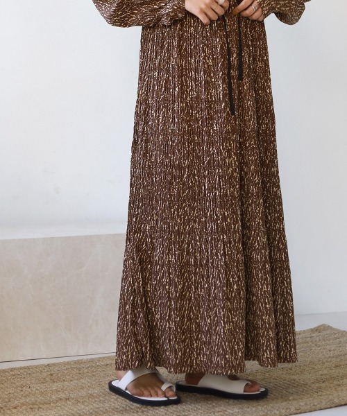 Bab（バブ）の「パイピングカラープリーツワンピース（ワンピース・レディース・ブラック/ベージュ/ブラウン・M）」の9枚目の写真