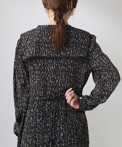 Bab（バブ）の「パイピングカラープリーツワンピース（ワンピース・レディース・ブラック/ベージュ/ブラウン・M）」の13枚目の写真