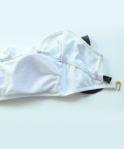 Dalfwin（ダールフィン）の「MONOワンショルダーフリルビキニ水着（水着・レディース・ホワイト/ブラック・SMALL/MEDIUM/LARGE）」の21枚目の写真