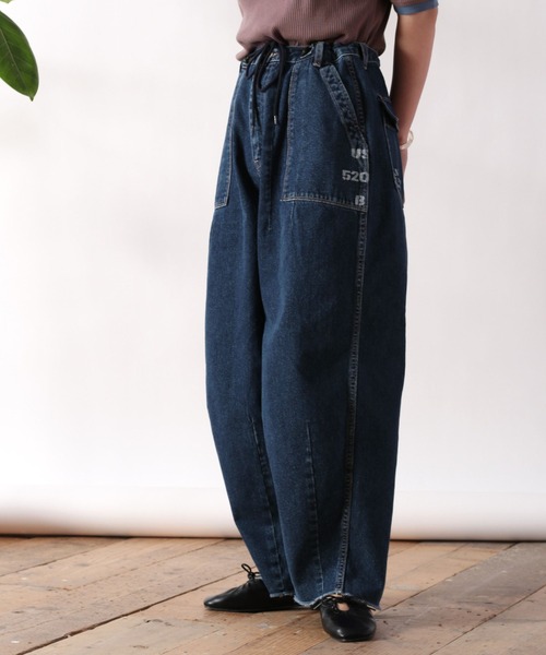 cepo(セポ)の「ロゴペイントダーツデニムパンツ(デニムパンツ・レディース・ブルー系2/ブルー系3・S/M)」の1枚目の写真