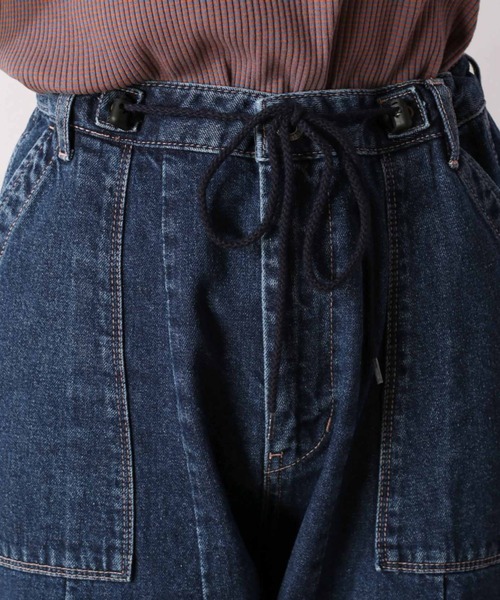 cepo(セポ)の「ロゴペイントダーツデニムパンツ(デニムパンツ・レディース・ブルー系2/ブルー系3・S/M)」の6枚目の写真