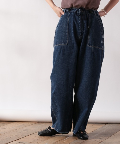 cepo(セポ)の「ロゴペイントダーツデニムパンツ(デニムパンツ・レディース・ブルー系2/ブルー系3・S/M)」の3枚目の写真