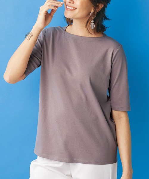 BELLUNA(ベルーナ)の「艶やか綿100%ボートネックプルオーバー(Tシャツ/カットソー・レディース・ホワイト/ライトグレー/ブラック/モカ/グレー系その他/レッド系その他/ロイヤルブルー・MEDIUM/LARGE/X-LARGE)」の4枚目の写真