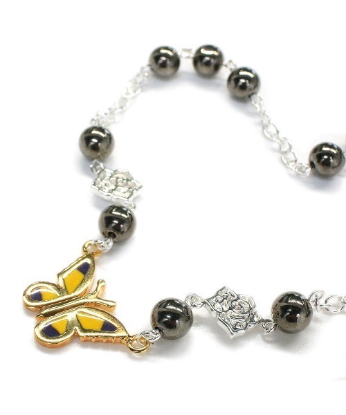 STUGAZI（スガキ）の「A'GEM/9 × .kom『STUGAZI/スガジ』White&Black Angel Necklace/バタフライトップ ネックレス（ネックレス・メンズ・ホワイト/ブラック・FREE）」の2枚目の写真