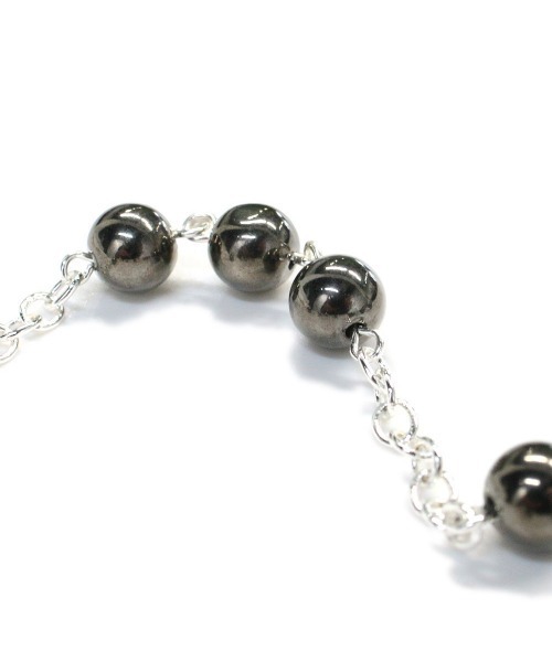 STUGAZI（スガキ）の「A'GEM/9 × .kom『STUGAZI/スガジ』White&Black Angel Necklace/バタフライトップ ネックレス（ネックレス・メンズ・ホワイト/ブラック・FREE）」の3枚目の写真