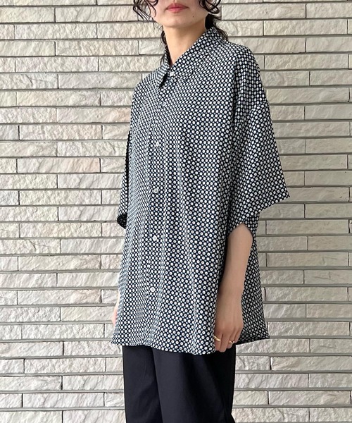 AS KNOW AS plus（アズノゥアズプラス）の「●着回し ビッグ半袖シャツ（シャツ/ブラウス・レディース・アイボリー/オフホワイト/ブラック系その他/グリーン/ブラック系その他2/ブルー系その他/ホワイト系その他3/ホワイト系その他2/ホワイト系その他・FREE）」の6枚目の写真