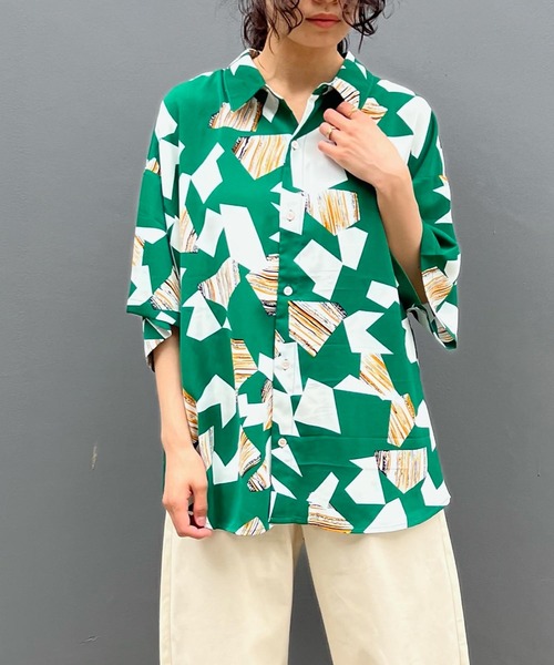 AS KNOW AS plus（アズノゥアズプラス）の「●着回し ビッグ半袖シャツ（シャツ/ブラウス・レディース・アイボリー/オフホワイト/ブラック系その他/グリーン/ブラック系その他2/ブルー系その他/ホワイト系その他3/ホワイト系その他2/ホワイト系その他・FREE）」の8枚目の写真