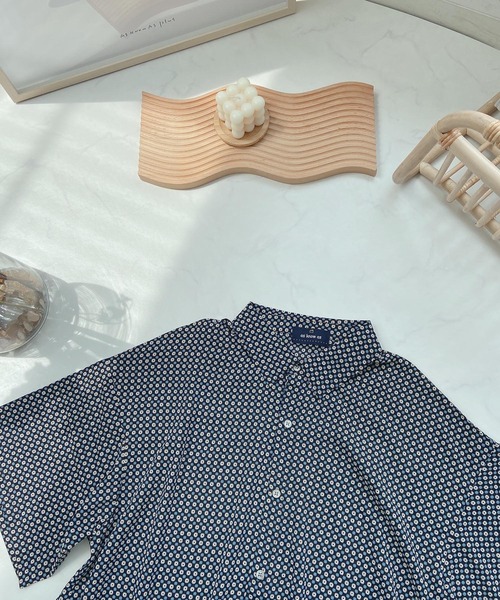 AS KNOW AS plus（アズノゥアズプラス）の「●着回し ビッグ半袖シャツ（シャツ/ブラウス・レディース・アイボリー/オフホワイト/ブラック系その他/グリーン/ブラック系その他2/ブルー系その他/ホワイト系その他3/ホワイト系その他2/ホワイト系その他・FREE）」の16枚目の写真