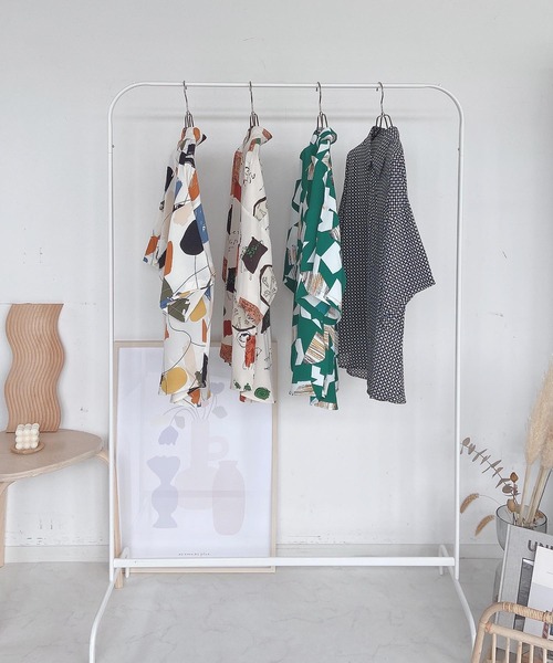 AS KNOW AS plus（アズノゥアズプラス）の「●着回し ビッグ半袖シャツ（シャツ/ブラウス・レディース・アイボリー/オフホワイト/ブラック系その他/グリーン/ブラック系その他2/ブルー系その他/ホワイト系その他3/ホワイト系その他2/ホワイト系その他・FREE）」の19枚目の写真