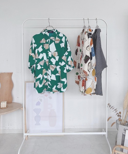 AS KNOW AS plus（アズノゥアズプラス）の「●着回し ビッグ半袖シャツ（シャツ/ブラウス・レディース・アイボリー/オフホワイト/ブラック系その他/グリーン/ブラック系その他2/ブルー系その他/ホワイト系その他3/ホワイト系その他2/ホワイト系その他・FREE）」の17枚目の写真