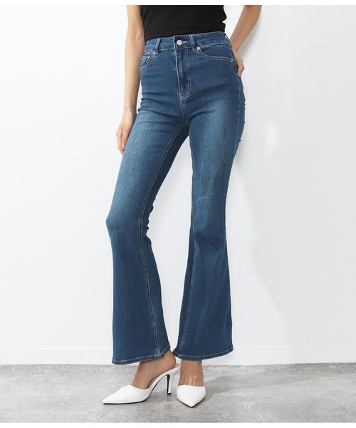 ANAP（アナップ）の「ストレッチフレアデニム（デニムパンツ・レディース・ブルー/ライトブルー・L/M/S）」の2枚目の写真