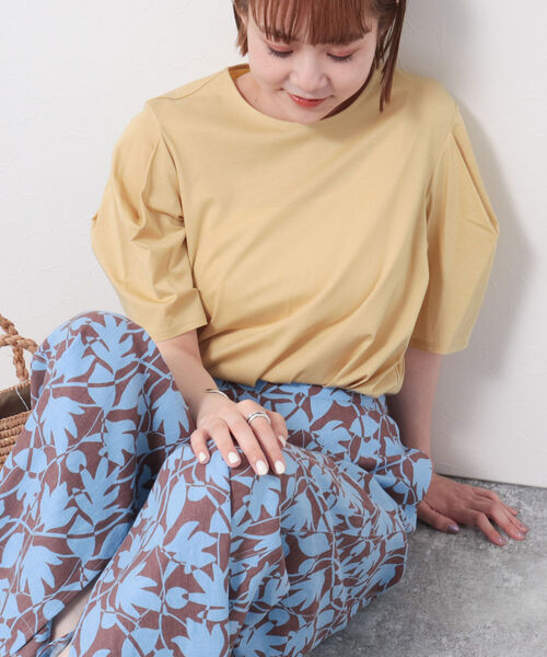 NOLLEY’S（ノーリーズ）の「◇【WEB限定】袖タックコットンTシャツ（Tシャツ/カットソー・レディース・ブラック/ベージュ/パープル/オフホワイト/イエロー・FREE）」の2枚目の写真