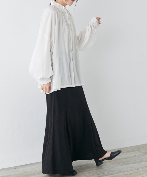 OMNES(オムネス)の「綿レーヨンフリルバンドカラー長袖シャツ(シャツ/ブラウス・レディース・ホワイト/ブラック/グリーン・FREE)」の8枚目の写真
