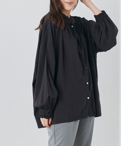 OMNES(オムネス)の「綿レーヨンフリルバンドカラー長袖シャツ(シャツ/ブラウス・レディース・ホワイト/ブラック/グリーン・FREE)」の15枚目の写真